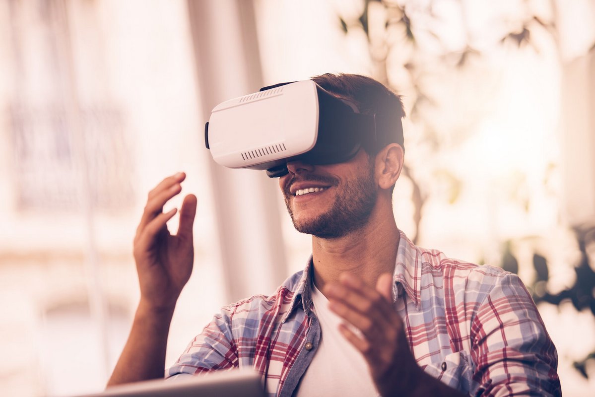 VR-AR-Brille-virtuelle-realitaet-virtuell-04
