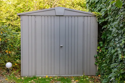 garten-eigener-gartenhaus-gartenmoebel-einrichten-wohnen-01